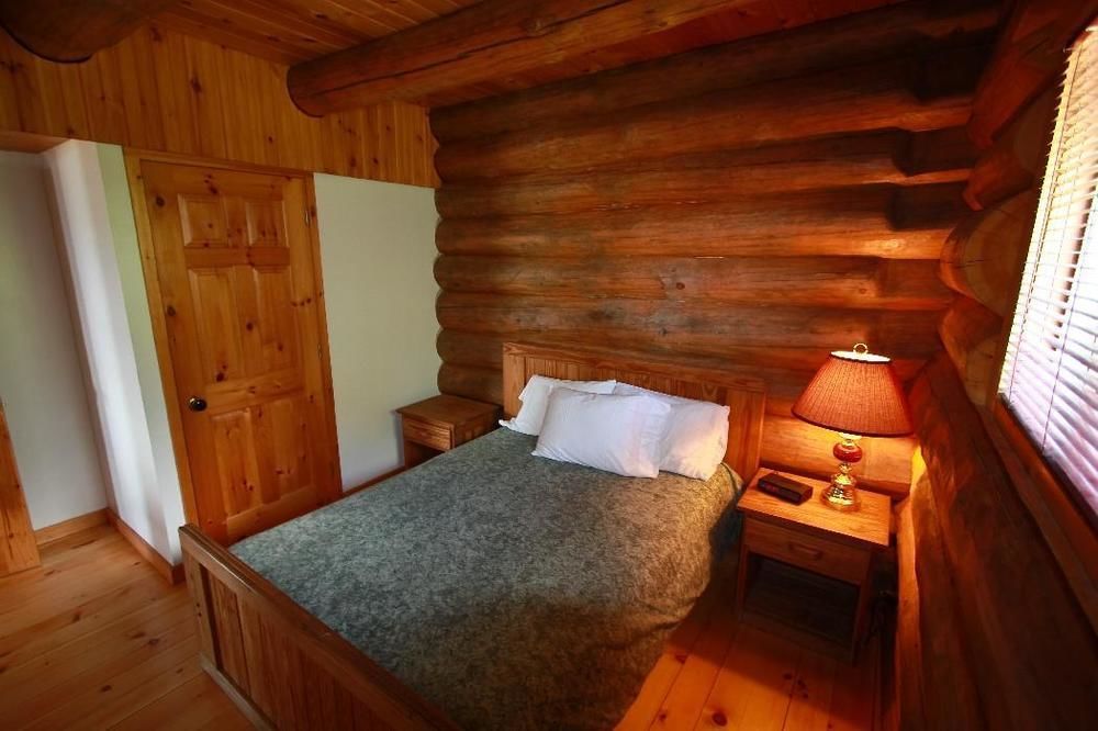 Wilderness Tours Rafting Resort Foresters Falls Exterior foto