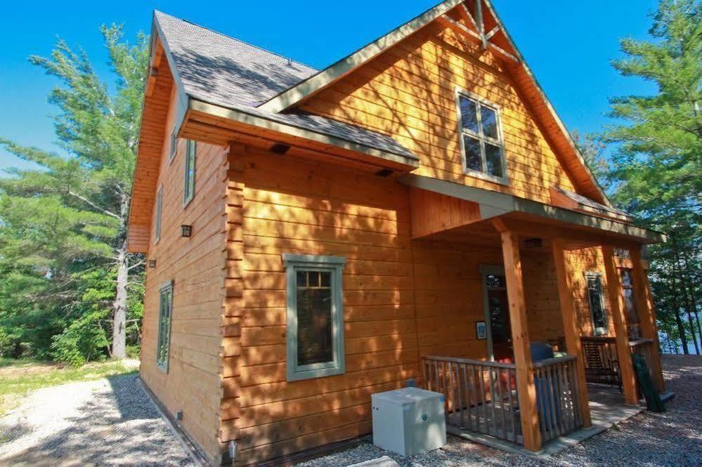Wilderness Tours Rafting Resort Foresters Falls Exterior foto